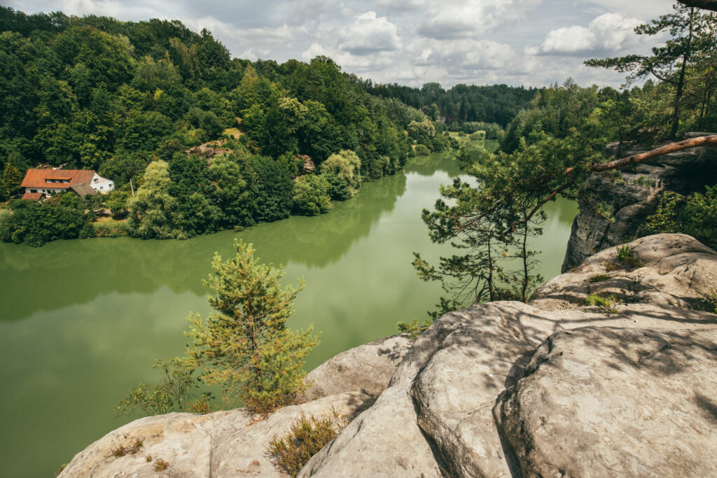 rybník Věžák, Podtrosecká údolí